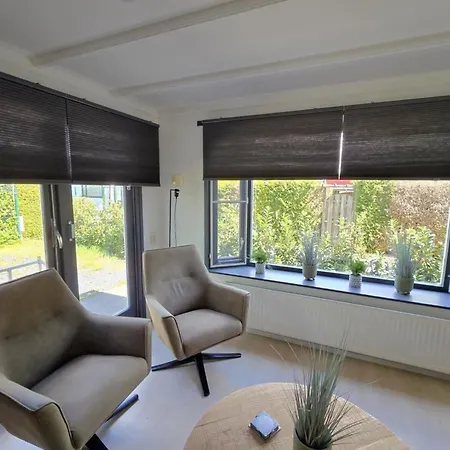 Amazing In With Garden And Terrace בית נופש