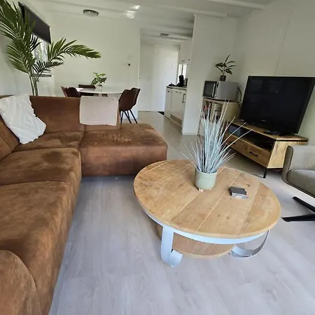 בית נופש Amazing In With Garden And Terrace *